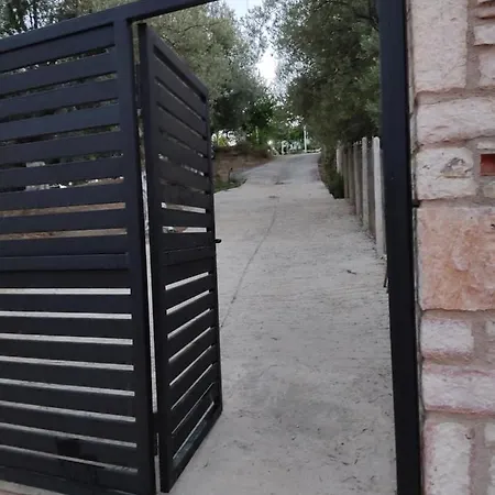 Gjosasi House Деревянный коттедж Лукове