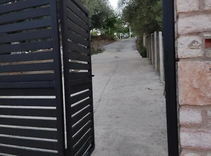 Gjosasi House Orman Evi Lukovë